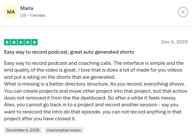 User review discussing recording podcasts on Riverside, highlighting ease of use, video quality, and auto-generated content features